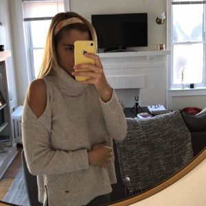 Sexy shoulder free sweater!